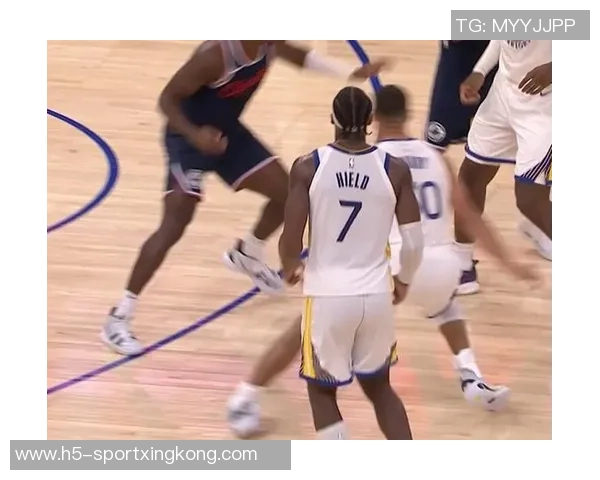 库里透露上半场扭伤脚踝情况不严重期待尽快恢复状态